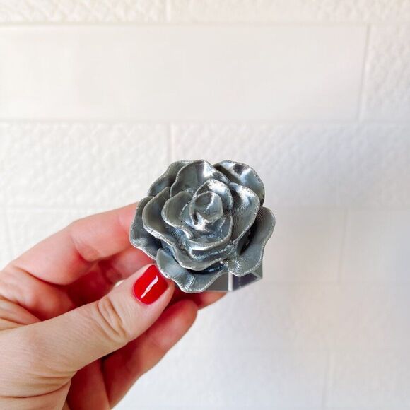 Elegant Rose Napkin Rings – Satin Silver Handmade - Wedding Party Event Planner - Picture 10 of 13